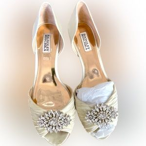 Badgley Mischka kitten heels size 9